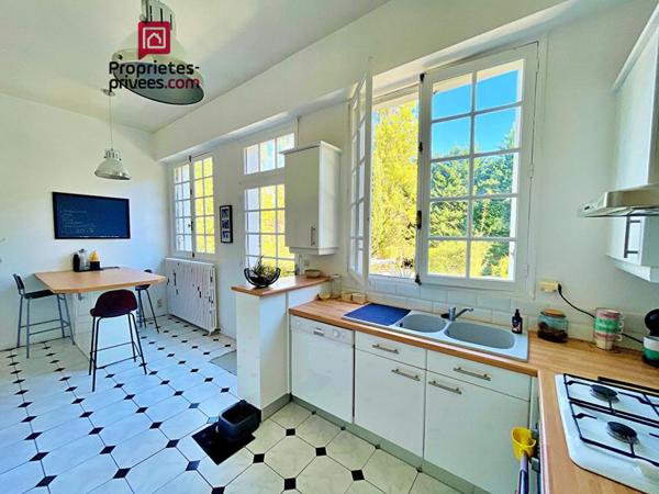 Maison bourgeoise Yvrac 8 pièce(s) 5 chambres jardin piscine sous sol