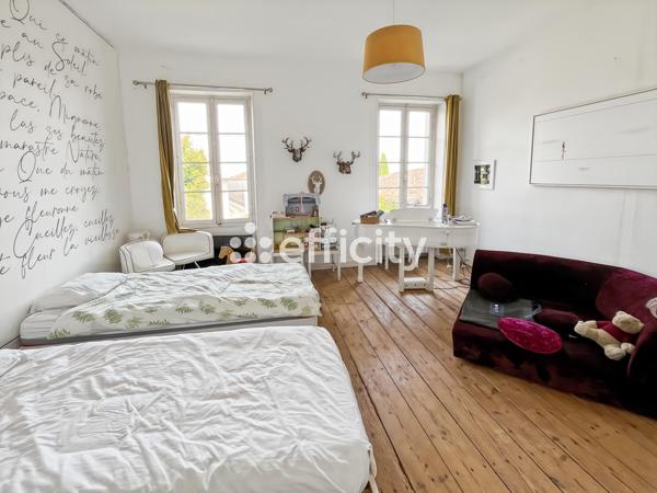 Maison 6 pièces - 236 m²