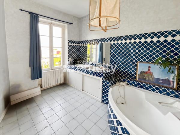 Maison 6 pièces - 236 m²