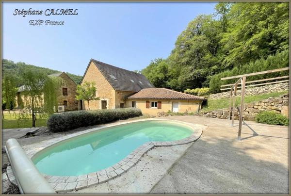 15 mns de Sarlat - Propriété en pierre - Dépendances - Piscine - Terrain 2 200 m²