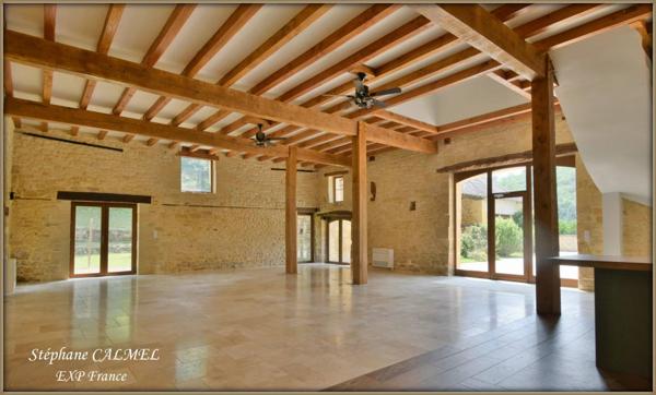 15 mns de Sarlat - Propriété en pierre - Dépendances - Piscine - Terrain 2 200 m²