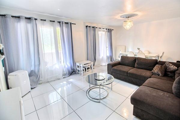 NESTENN#VENISSIEUX #SECTEUR PLATEAU#T3#70M²#BALCON#COMMERCES#TRAMWAY#BUS#