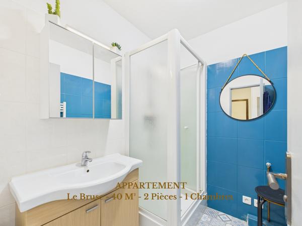 Six-Fours-les-Plages (83140) << Idéal pied-à-terre au Brusc : T2 parfait état, loggia, cave, parking privé + vélo sécurisé >>