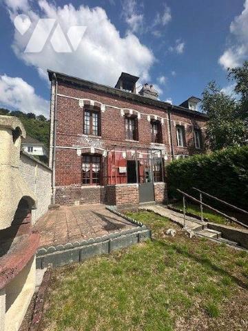 A VENDRE Maison de ville à rénover, mitoyenne d'un côté, sur 3 niveaux, à AMFREVILLE-LA-MI-VOIE...