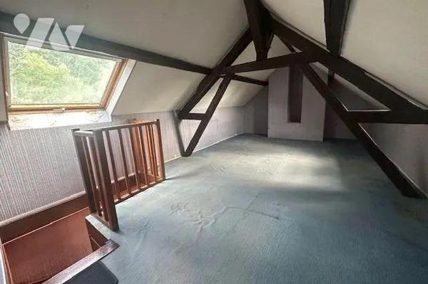 A VENDRE Maison de ville à rénover, mitoyenne d'un côté, sur 3 niveaux, à AMFREVILLE-LA-MI-VOIE...