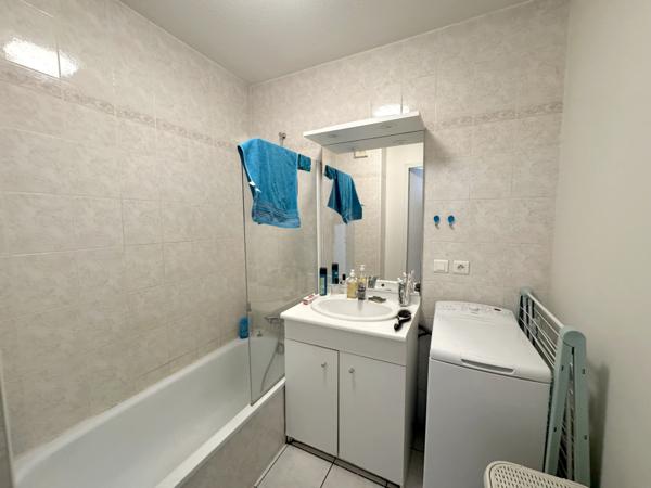 CLUSES - Centre-ville - Appartement T2 loué + place de parki