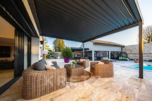 Bourgogne- Propriété d'exception rénovée par architecte 254 m2-6 chambres, piscine et dépendances