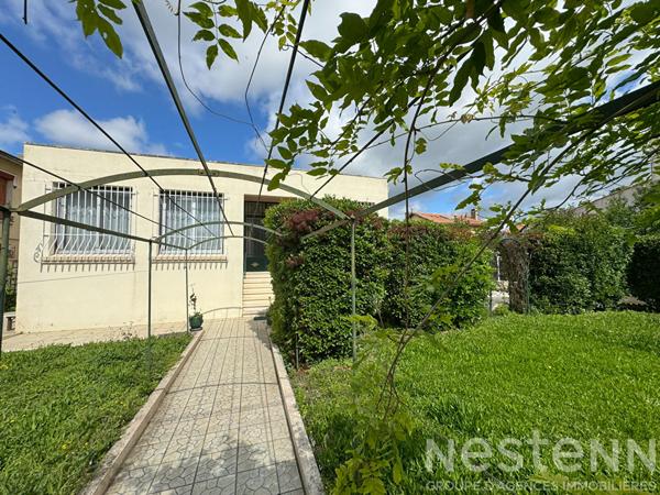 Grande maison de ville avec garage double, studio indépendant et jardin à Carcassonne