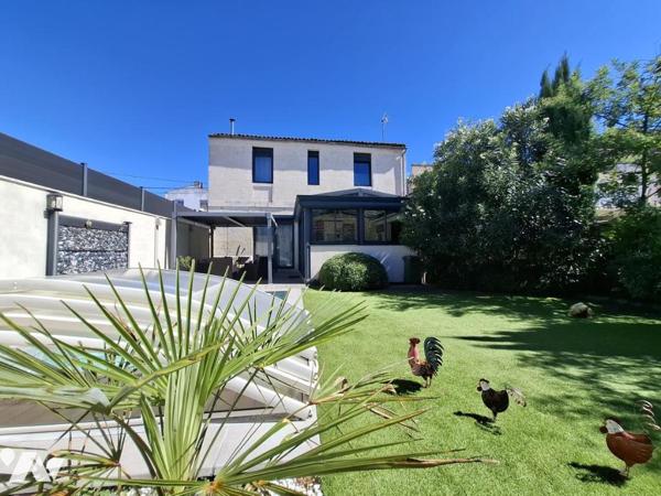 Maison de maître de 161 m² hab à SAINTES - 4 chambres - quartier GARE - double garage - piscine