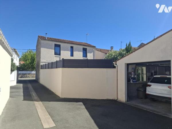 Maison de maître de 161 m² hab à SAINTES - 4 chambres - quartier GARE - double garage - piscine