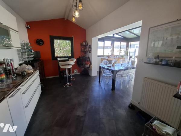 Maison de maître de 161 m² hab à SAINTES - 4 chambres - quartier GARE - double garage - piscine
