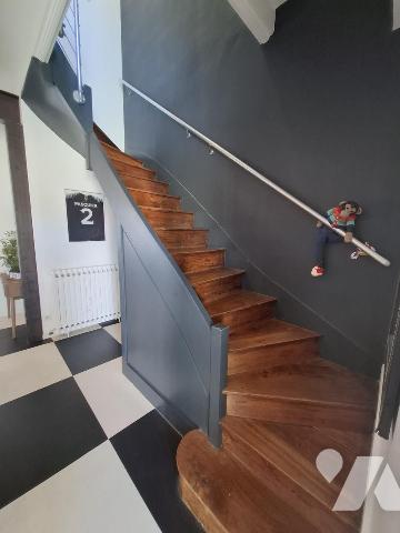 Maison de maître de 161 m² hab à SAINTES - 4 chambres - quartier GARE - double garage - piscine