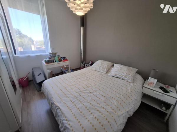 Maison de maître de 161 m² hab à SAINTES - 4 chambres - quartier GARE - double garage - piscine