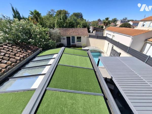 Maison de maître de 161 m² hab à SAINTES - 4 chambres - quartier GARE - double garage - piscine