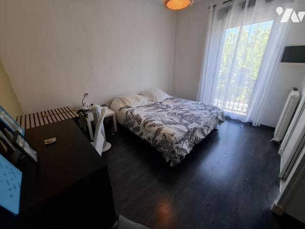Maison de maître de 161 m² hab à SAINTES - 4 chambres - quartier GARE - double garage - piscine