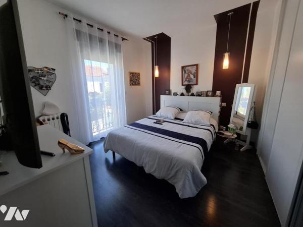 Maison de maître de 161 m² hab à SAINTES - 4 chambres - quartier GARE - double garage - piscine