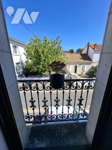 Maison de maître de 161 m² hab à SAINTES - 4 chambres - quartier GARE - double garage - piscine