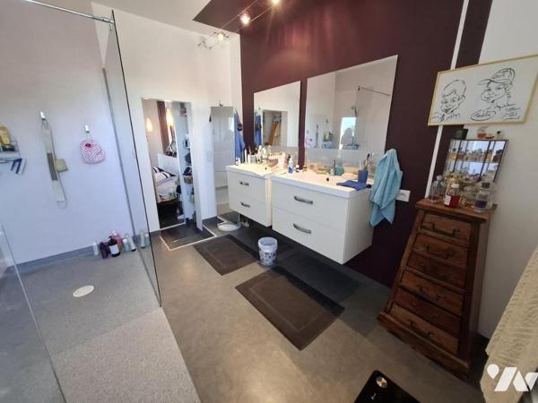 Maison de maître de 161 m² hab à SAINTES - 4 chambres - quartier GARE - double garage - piscine