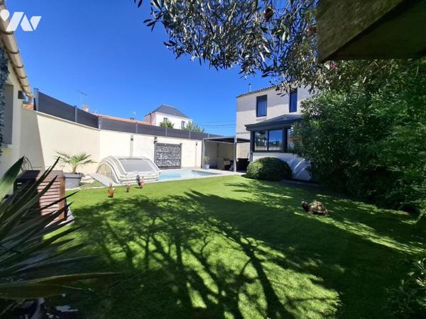Maison de maître de 161 m² hab à SAINTES - 4 chambres - quartier GARE - double garage - piscine