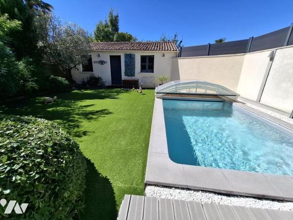 Maison de maître de 161 m² hab à SAINTES - 4 chambres - quartier GARE - double garage - piscine