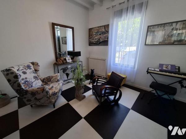 Maison de maître de 161 m² hab à SAINTES - 4 chambres - quartier GARE - double garage - piscine