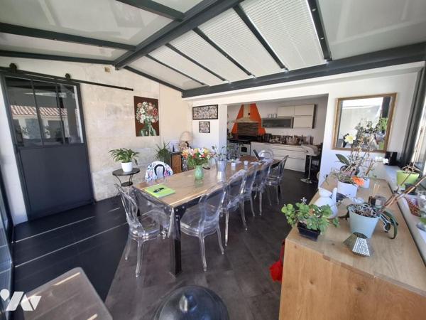 Maison de maître de 161 m² hab à SAINTES - 4 chambres - quartier GARE - double garage - piscine