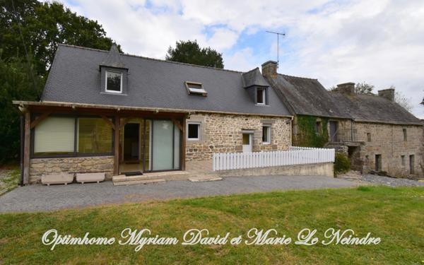 Domaine de 3 habitations, une longère à rénover, un four à pain, 2 puits et 2ha de terrain.