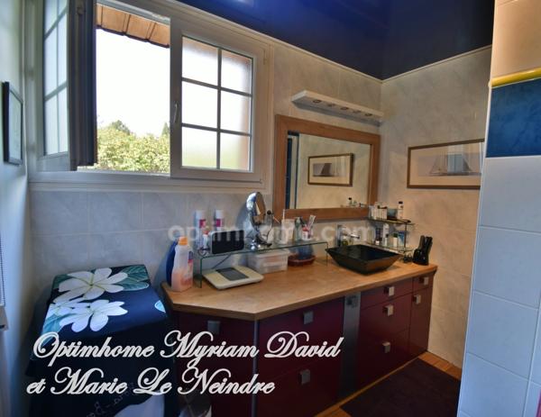 Domaine de 3 habitations, une longère à rénover, un four à pain, 2 puits et 2ha de terrain.