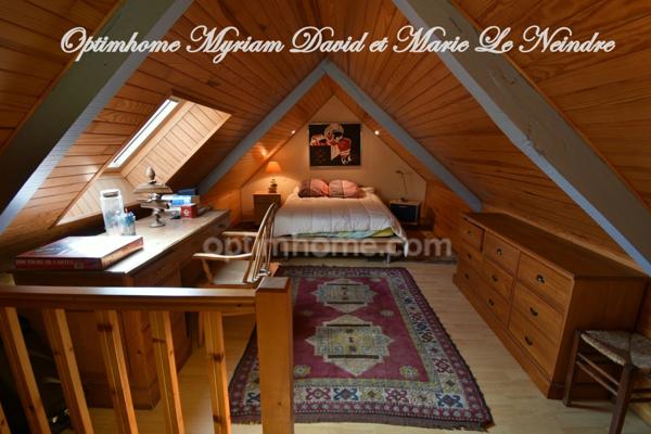 Domaine de 3 habitations, une longère à rénover, un four à pain, 2 puits et 2ha de terrain.