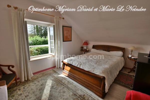 Domaine de 3 habitations, une longère à rénover, un four à pain, 2 puits et 2ha de terrain.