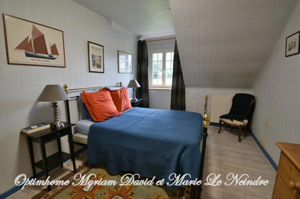 Domaine de 3 habitations, une longère à rénover, un four à pain, 2 puits et 2ha de terrain.