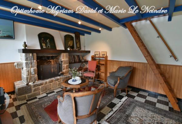 Domaine de 3 habitations, une longère à rénover, un four à pain, 2 puits et 2ha de terrain.