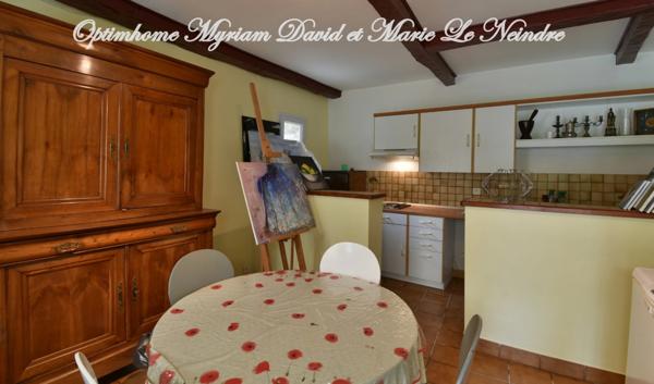 Domaine de 3 habitations, une longère à rénover, un four à pain, 2 puits et 2ha de terrain.