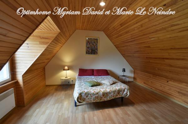 Domaine de 3 habitations, une longère à rénover, un four à pain, 2 puits et 2ha de terrain.