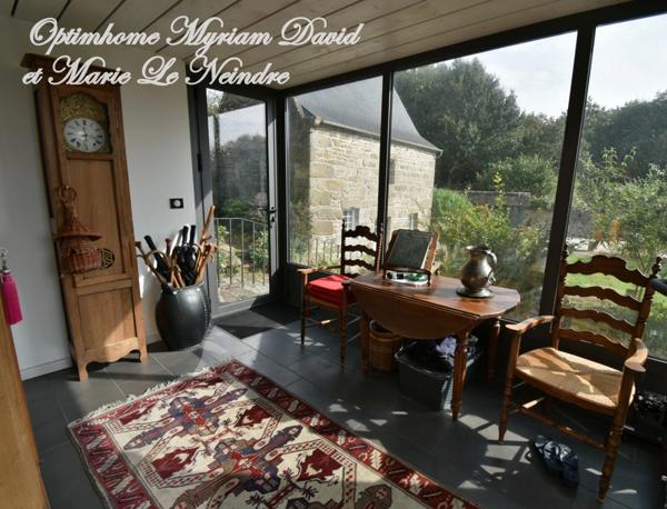 Domaine de 3 habitations, une longère à rénover, un four à pain, 2 puits et 2ha de terrain.