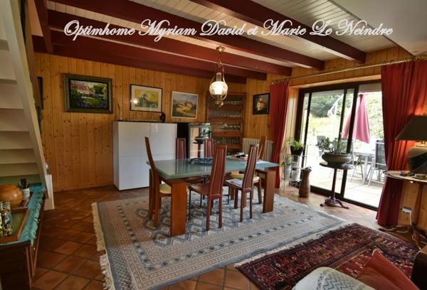 Domaine de 3 habitations, une longère à rénover, un four à pain, 2 puits et 2ha de terrain.