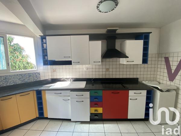 Appartement 4 pièces de 110 m² à Saint-Pierre (97410)