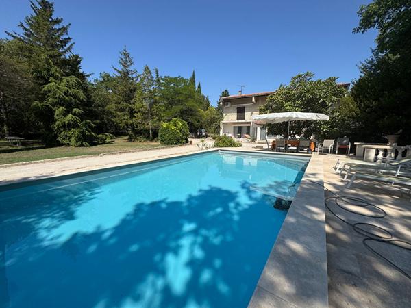 À vendre ? Belle maison familiale de 300 m² avec piscine sur 4000 m² de terrain ? Saint-Cannat