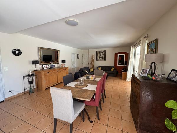 À vendre ? Belle maison familiale de 300 m² avec piscine sur 4000 m² de terrain ? Saint-Cannat