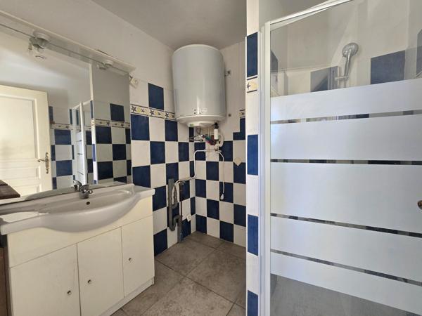 L'Isle-sur-la-Sorgue (84800) Rare: Mazet provençal du 19ème siècle de 49 m² + terrasse 27 m² – Quartier Saint-Antoine