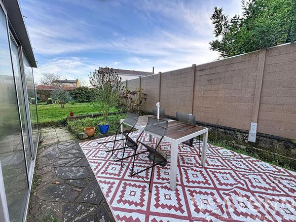 Nantes Sud, Maison de charme deux chambres, garage, dépendance, busway et commerces