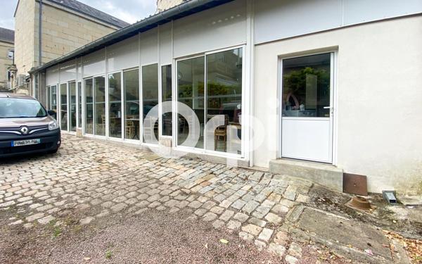 Immeuble à vendre    5 pièces •  Saumur