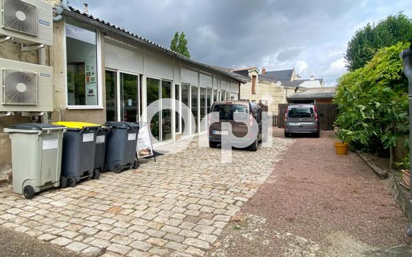 Immeuble à vendre    5 pièces •  Saumur
