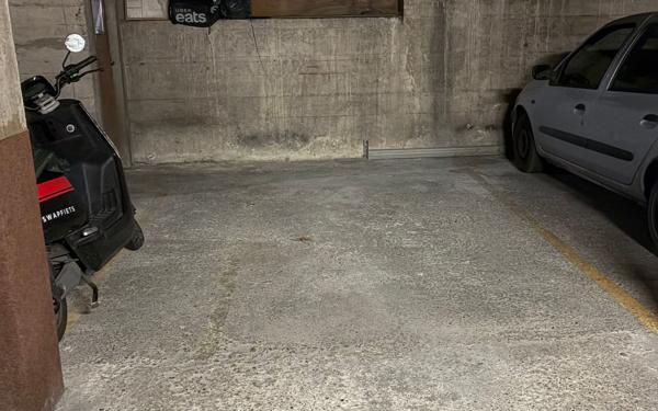 Stationnement à vendre    12 m2 Paris 17