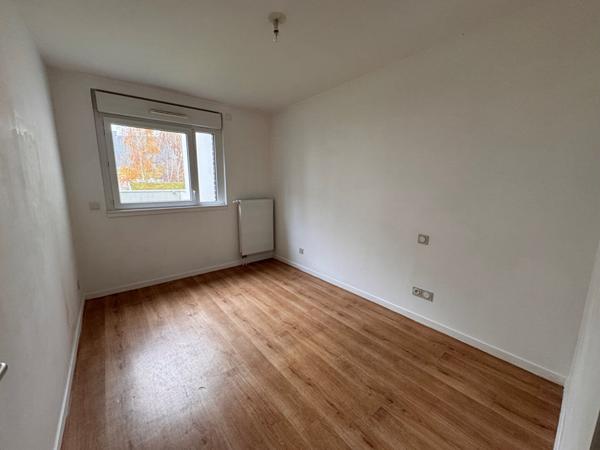 A LOUER - F4 77m² - BALCON - PARKING