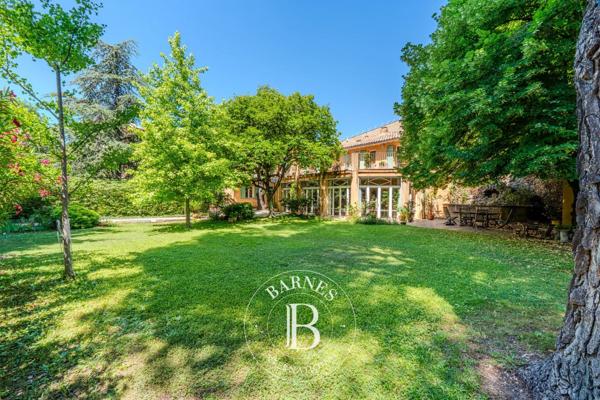 Aix-en-Provence, Maison de ville 6 Chambres -  247 m² à vendre