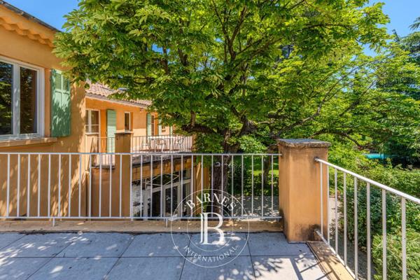 Aix-en-Provence, Maison de ville 6 Chambres -  247 m² à vendre