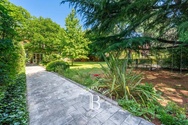Aix-en-Provence, Maison de ville 6 Chambres -  247 m² à vendre