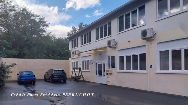 Proche Vichy (03)- à vendre ensemble immobilier d'entreprises