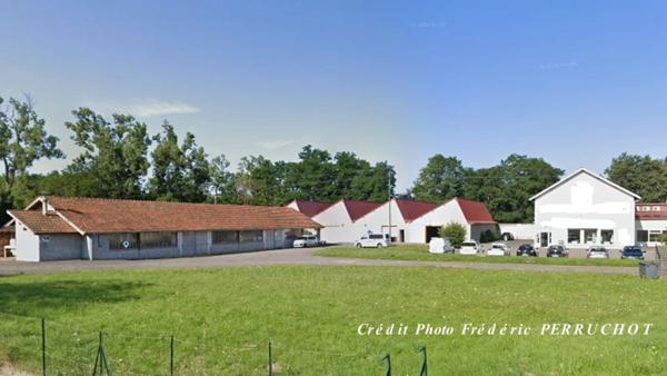 Proche Vichy (03)- à vendre ensemble immobilier d'entreprises